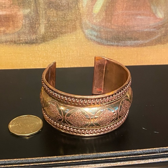 Vintage Chunky Brass and Copper Cuff Bracelet 1970’s India Statement Jewelry - Picture 7 of 11